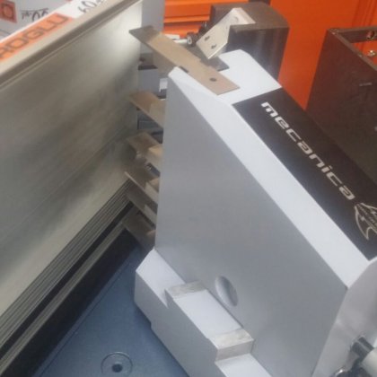 Aluminium Corner Crimping Machinery