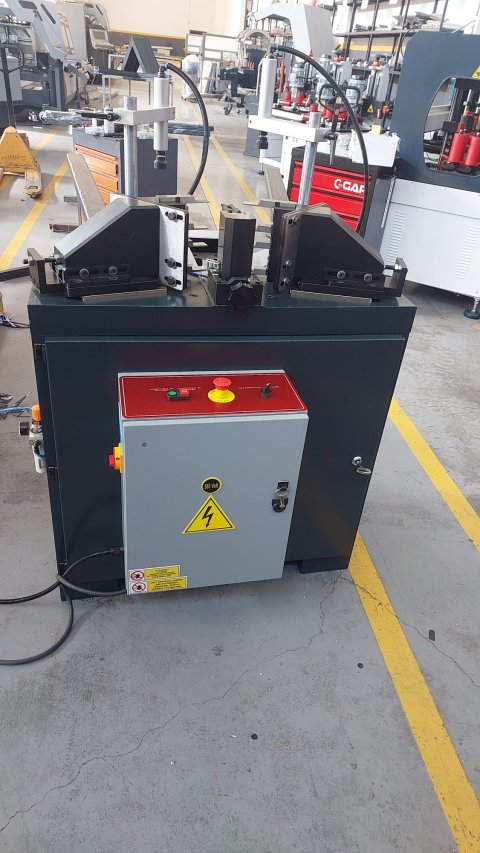 MPR 7000 ALUMINIUM CORNER CRIMPING MACHINE