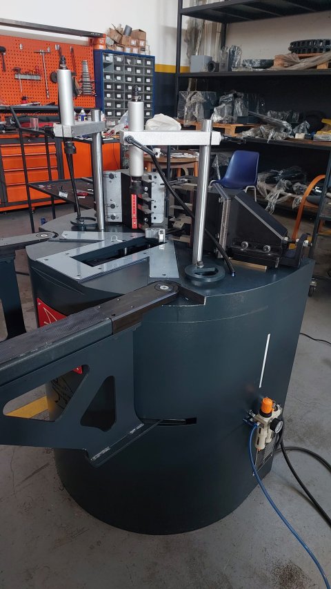 MPR 7000 ALUMINIUM CORNER CRIMPING MACHINE 3