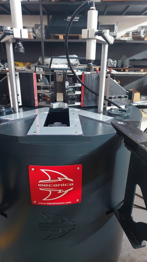 MPR 7000 ALUMINIUM CORNER CRIMPING MACHINE